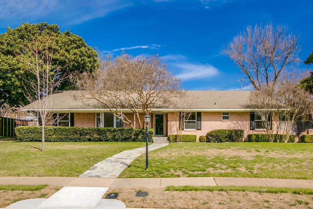 914 Lakeview Drive - Photo 1