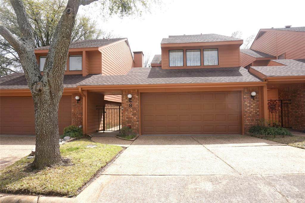 8 Village Green Court - Photo 1