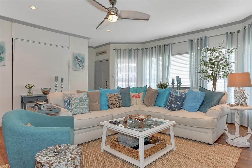 2164 Tanglewood Boulevard - Photo 1