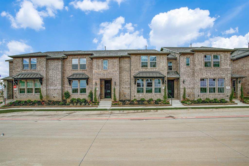 815 Ponds Edge Lane - Photo 1
