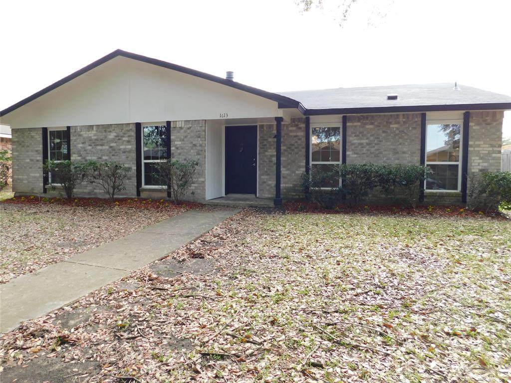 1613 Northview Circle - Photo 1