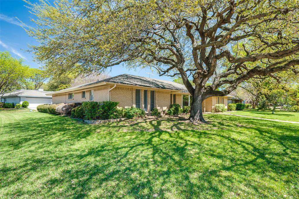 2821 Biscayne Drive - Photo 1