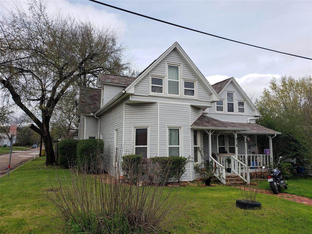 516 7th Street - Photo 1