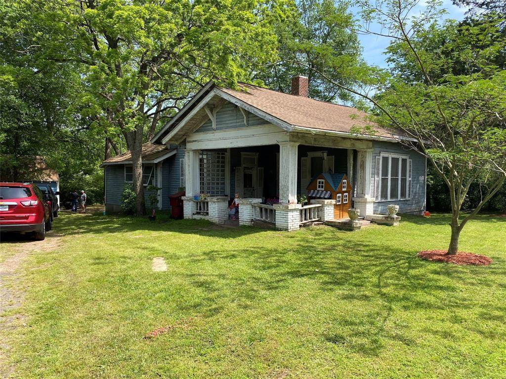 705 Holbrook - Photo 1