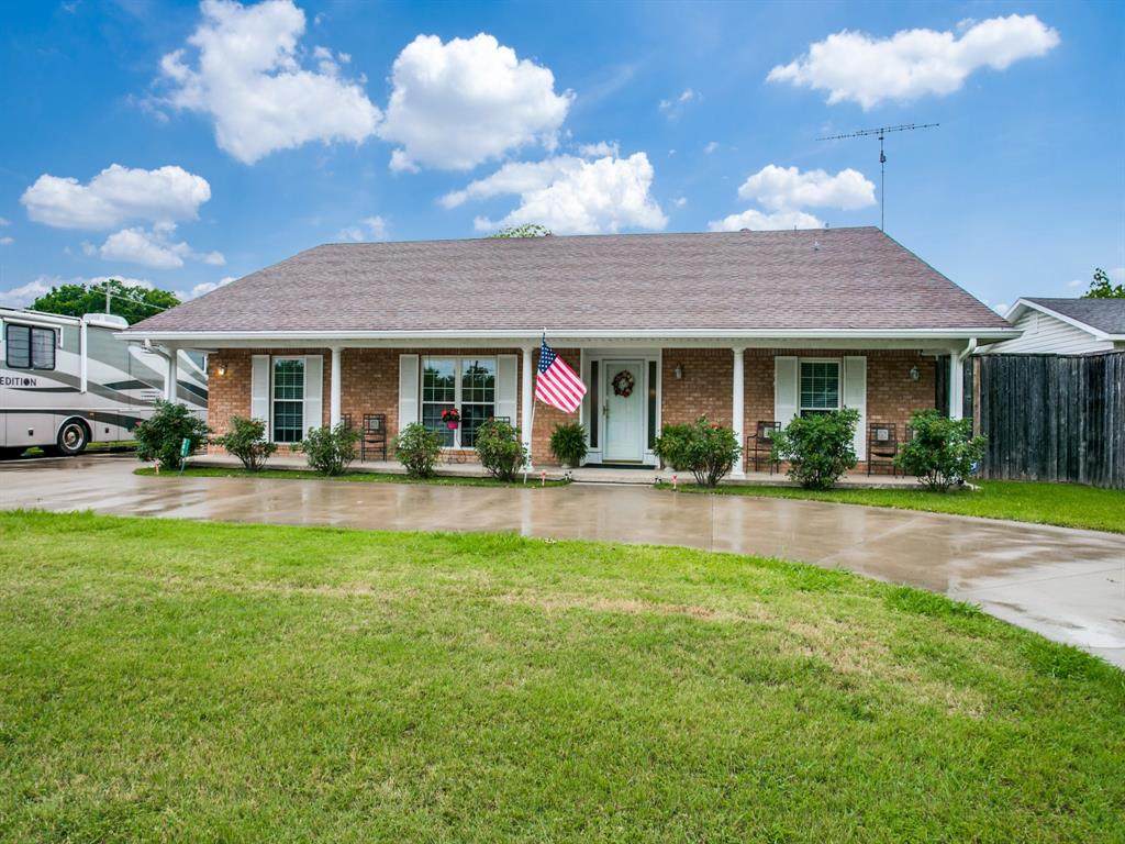 301 Neches Street - Photo 1