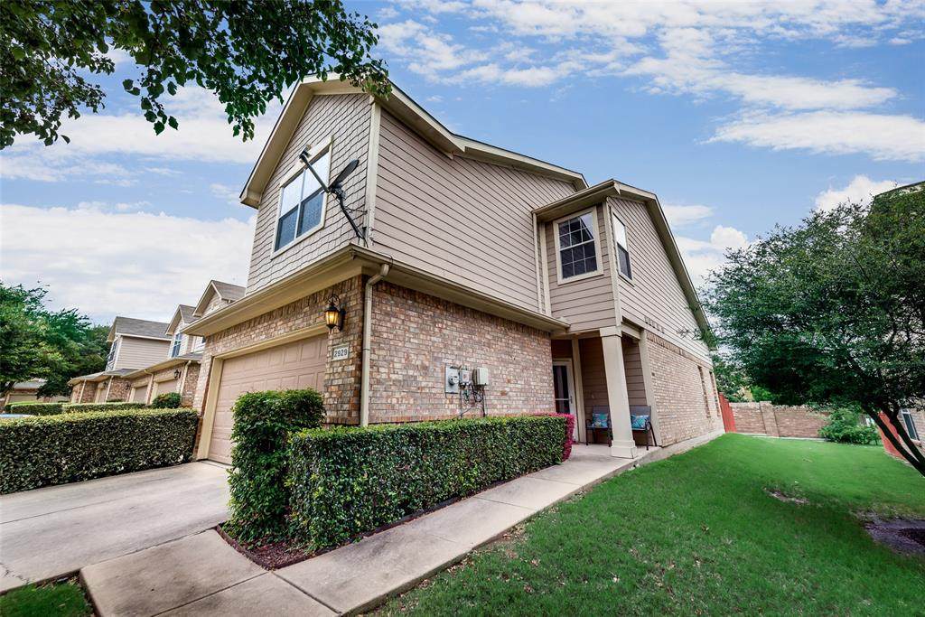 2929 Jowett Drive - Photo 1