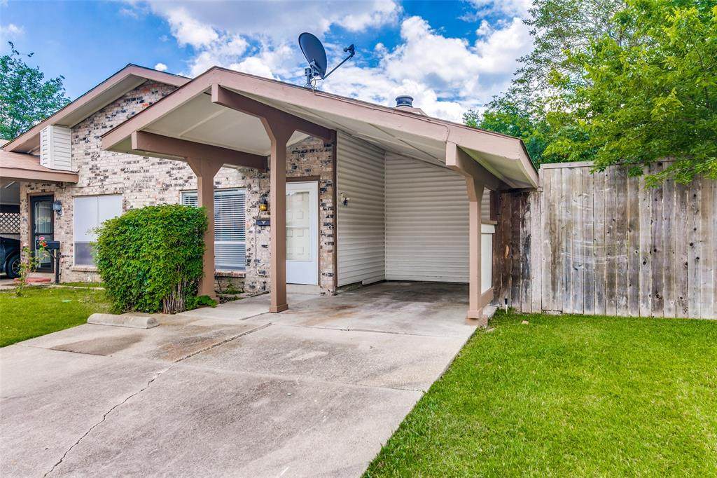 716 Sceptre Circle - Photo 1