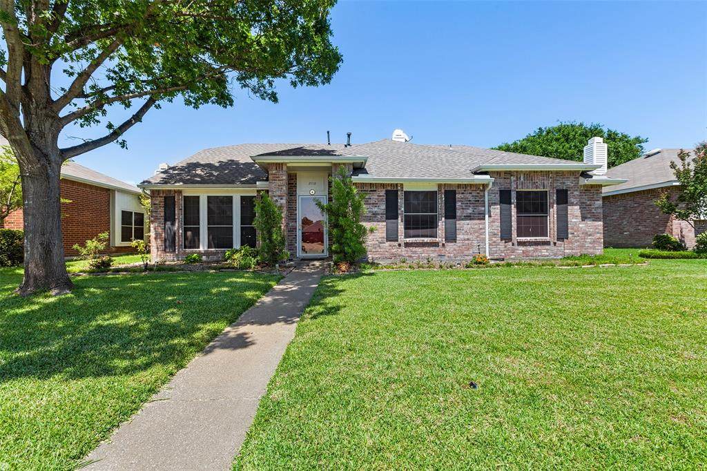 2718 Kingsbury Drive - Photo 1