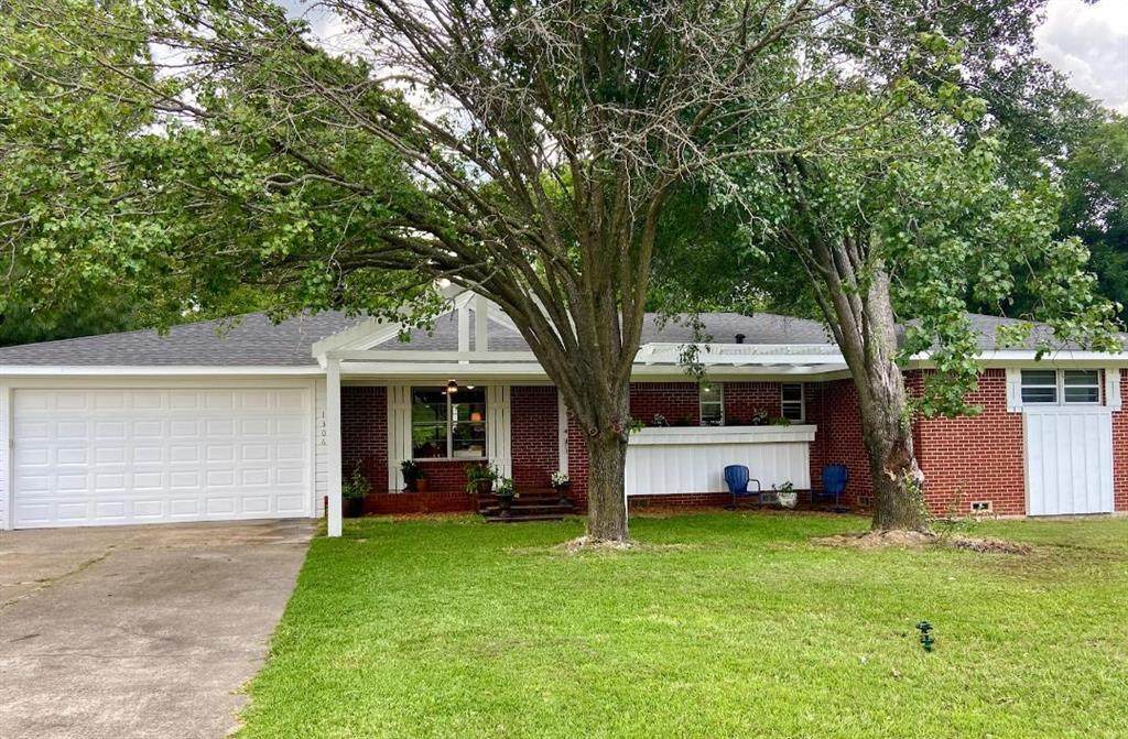 1306 Doris Drive - Photo 1