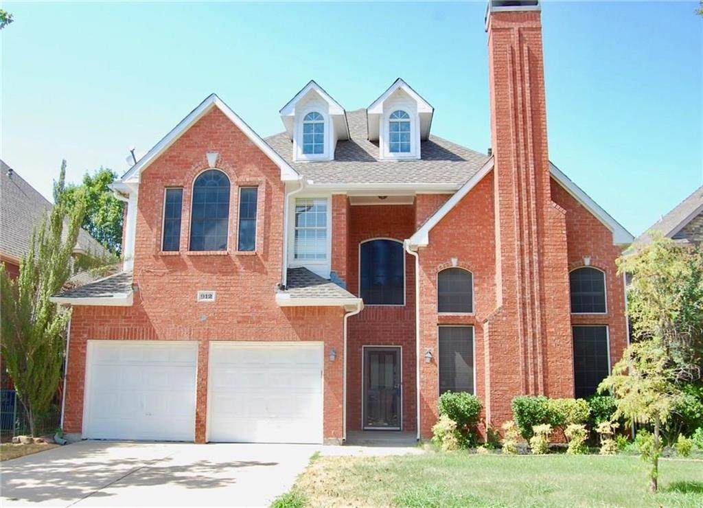 912 Brentwood Drive - Photo 1