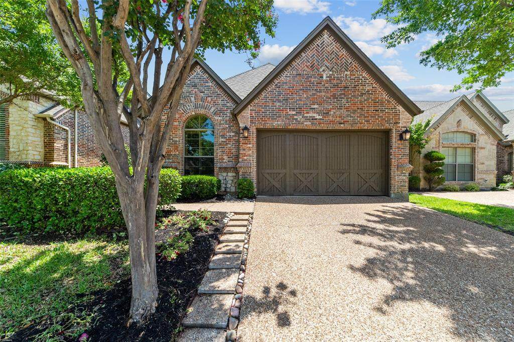 211 La Fontaine Lane - Photo 1