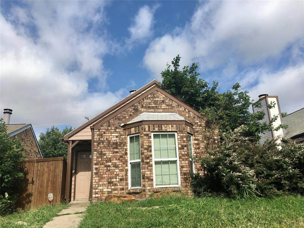 323 Teakwood Lane - Photo 1
