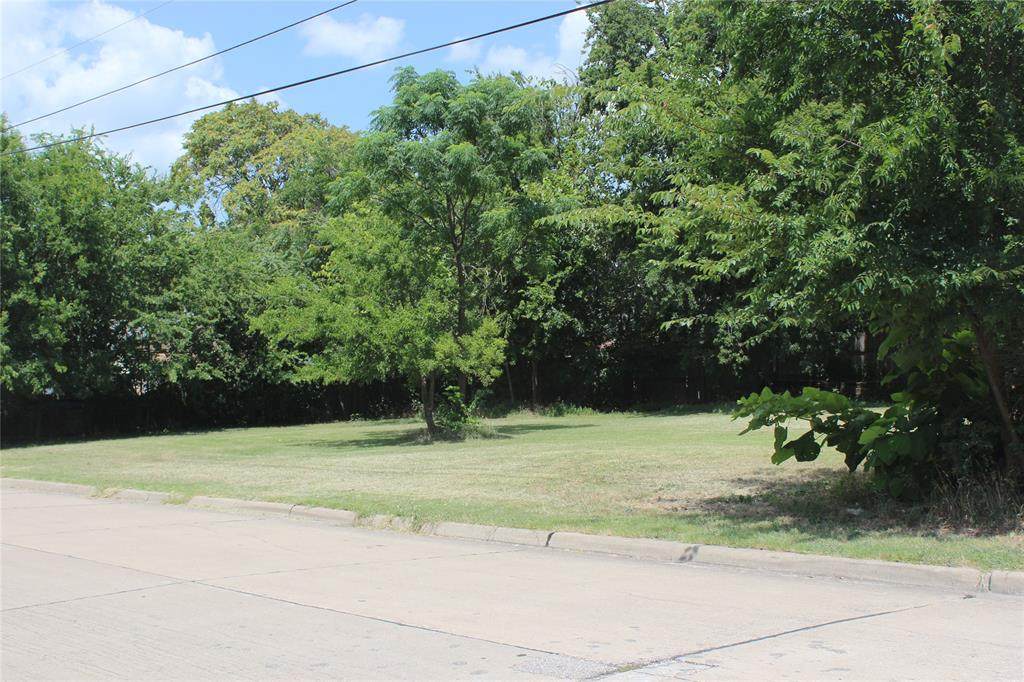 904 Hall Street - Photo 1
