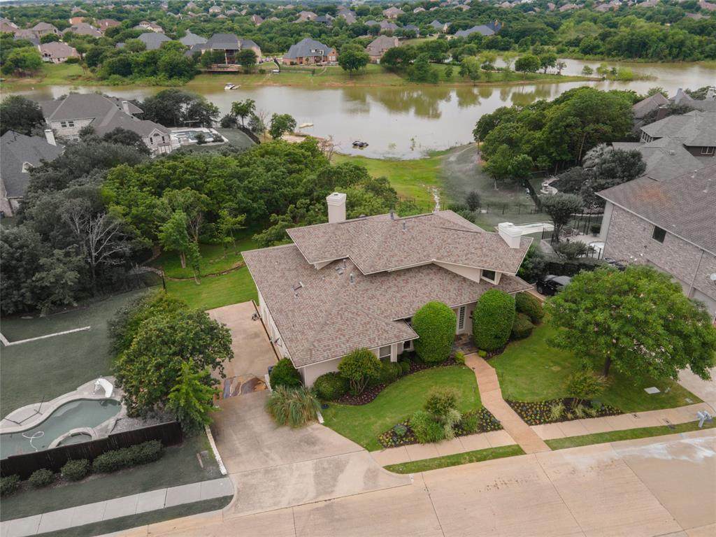 2985 Lakeside Drive - Photo 1