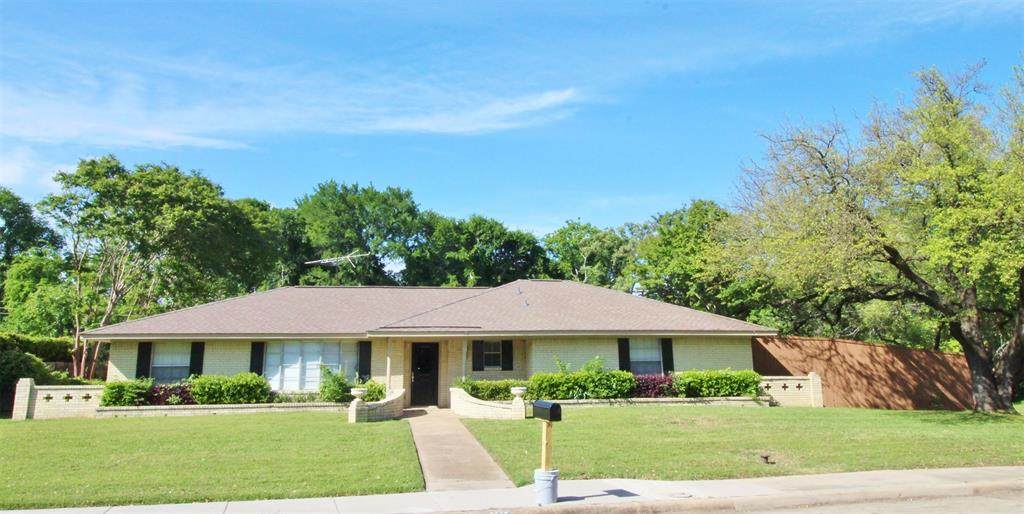 2613 Briarwood Drive - Photo 1