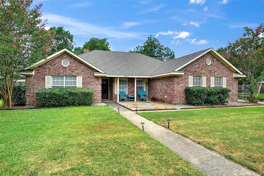 2207 Pecan Street - Photo 1