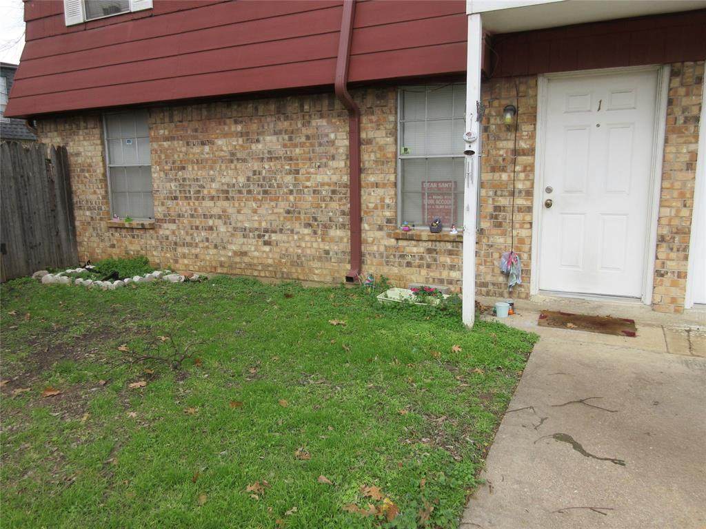 304 College Street - Photo 1