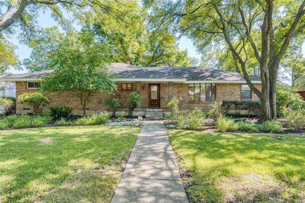 923 Northlake Drive - Photo 1