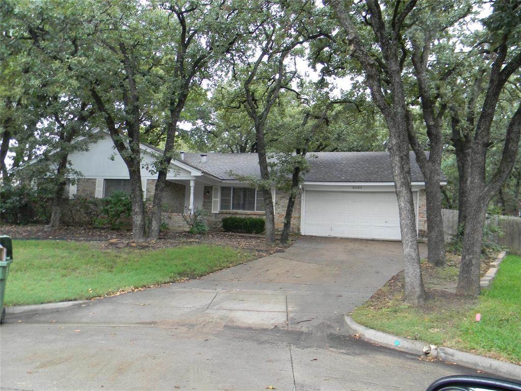 2121 Tamworth Court - Photo 1