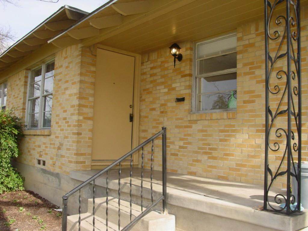 912 Harlandale Avenue - Photo 1