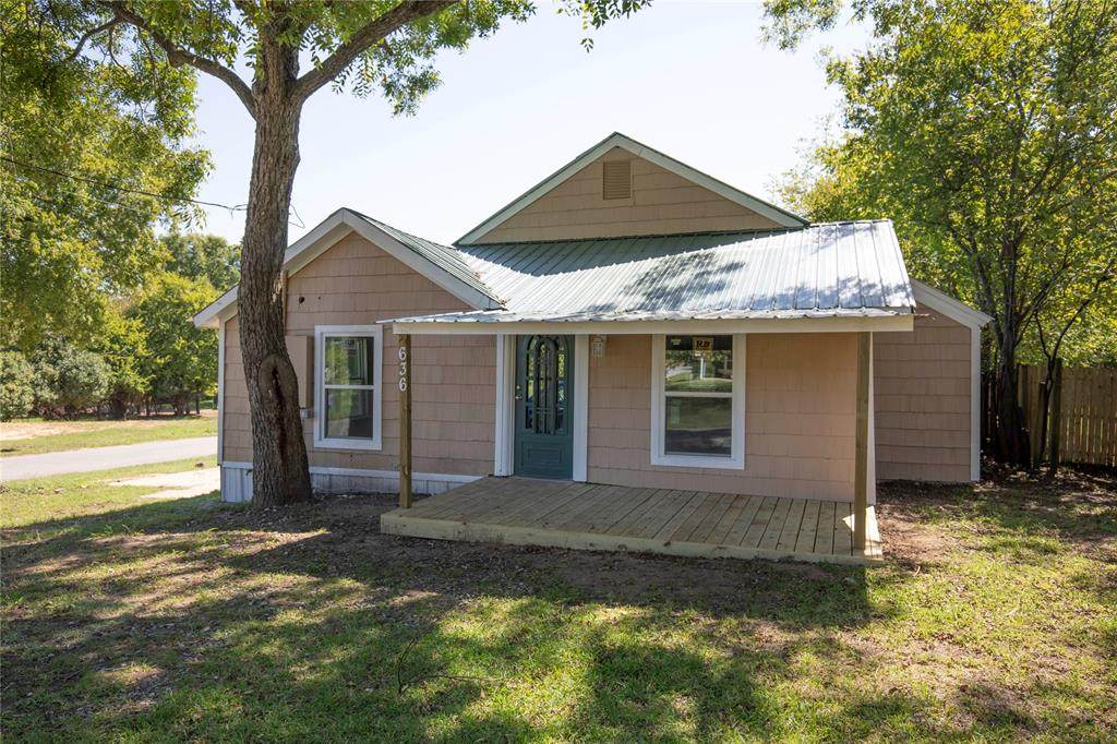 636 Sears Street - Photo 1