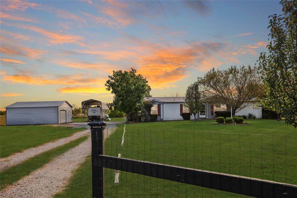8862 County Road 3602 - Photo 1