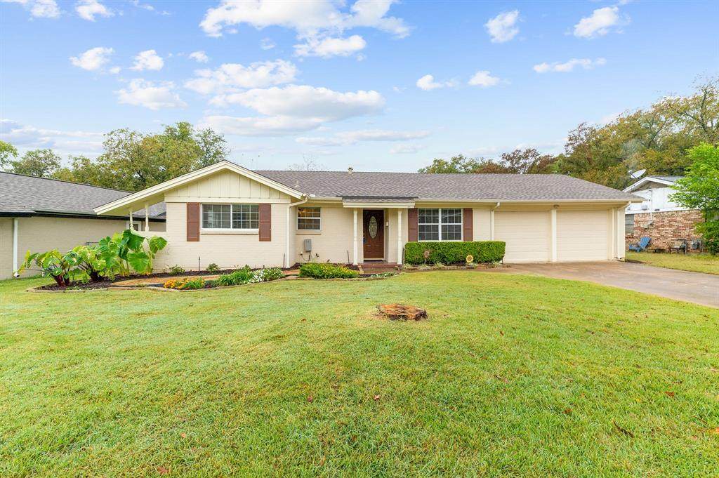 812 Oakwood Drive - Photo 1