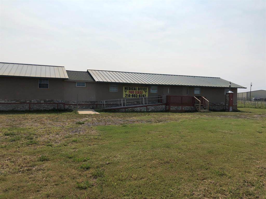 2425 I-30 - Photo 1