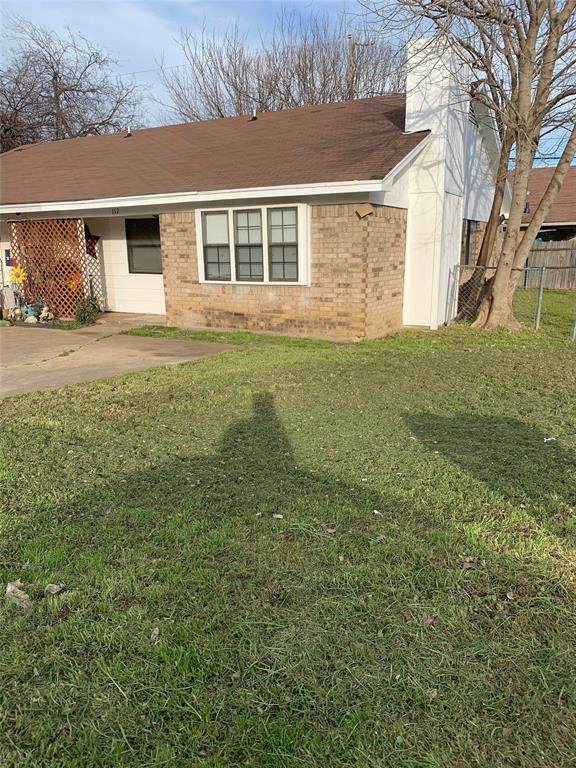 112 East Place - Photo 1