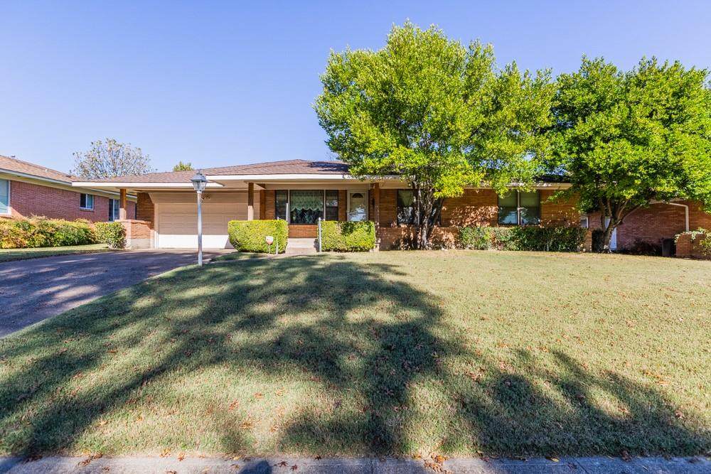 1527 Nantuckett Drive - Photo 1