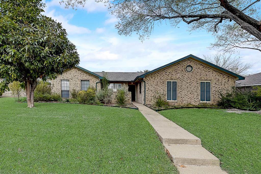 817 Simon Drive - Photo 1