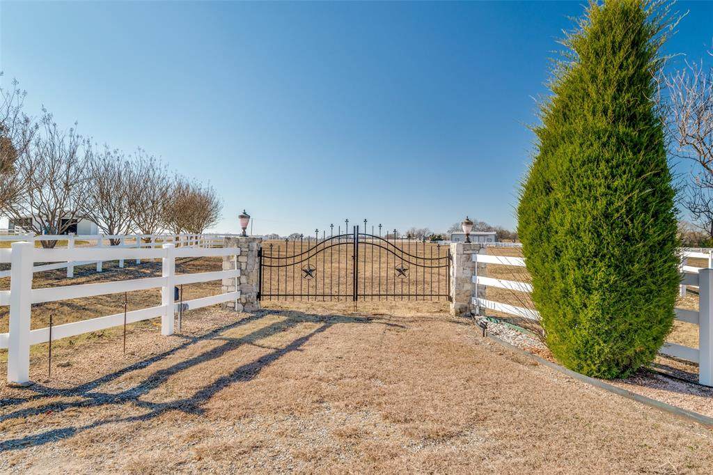 136 Parkside Court - Photo 1