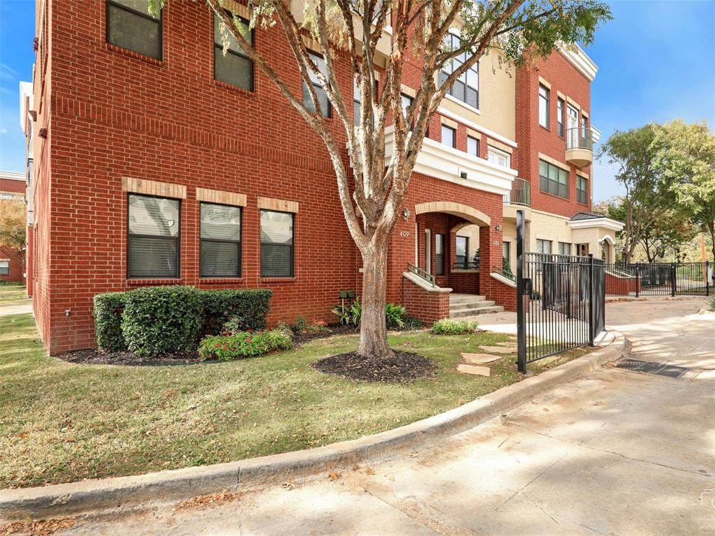 1207 Beaconsfield Lane - Photo 1