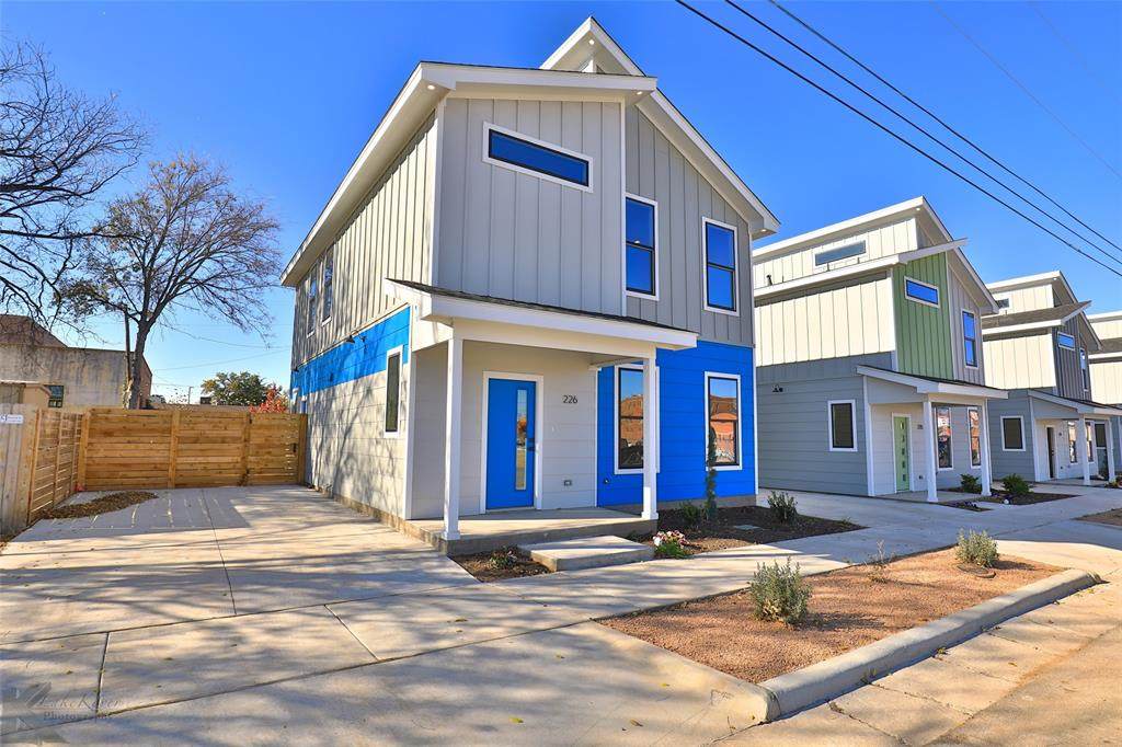 226 Pecan Street - Photo 1