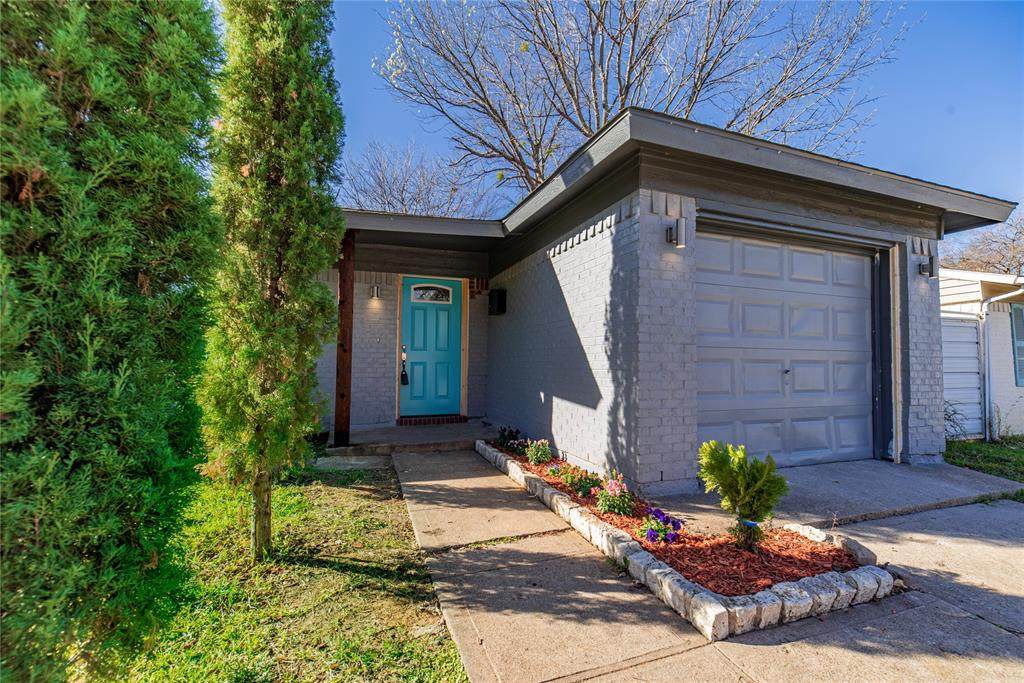 4231 Sherwood Drive - Photo 1