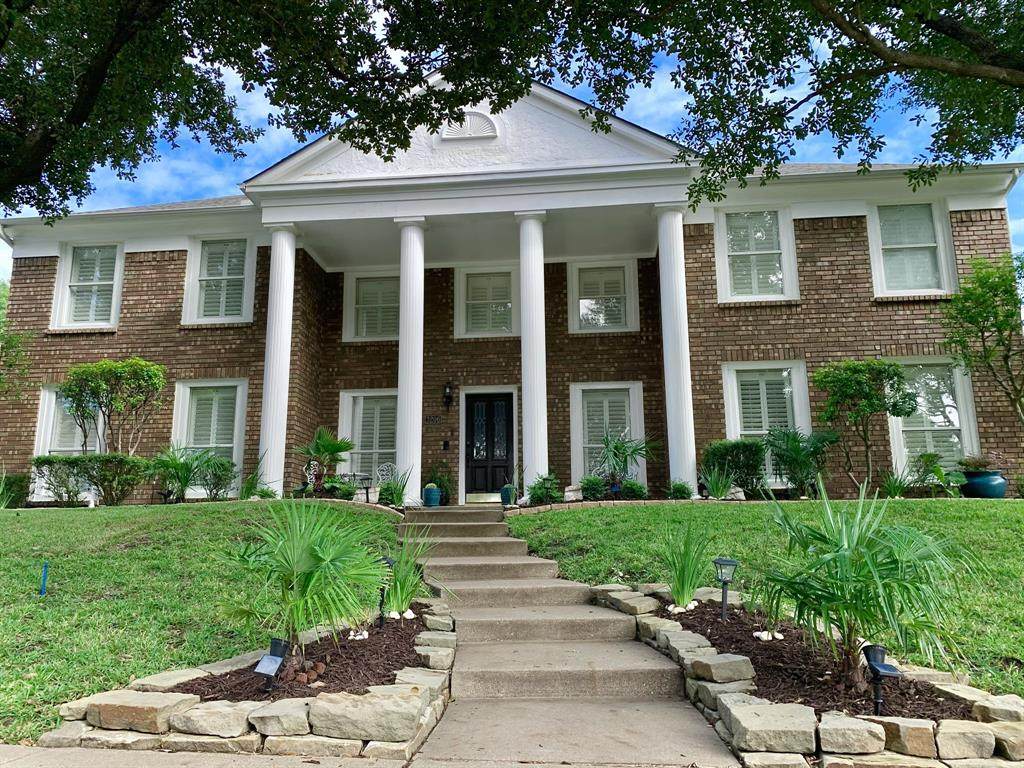3206 Wessex Circle - Photo 1