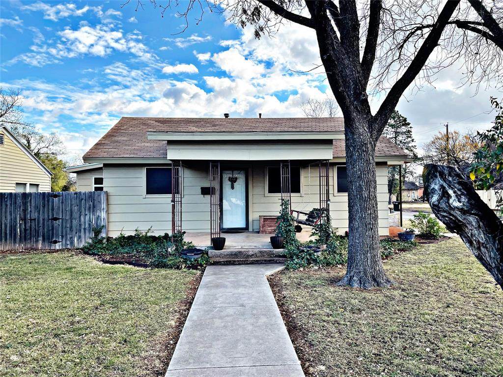 441 Sunset Drive - Photo 1
