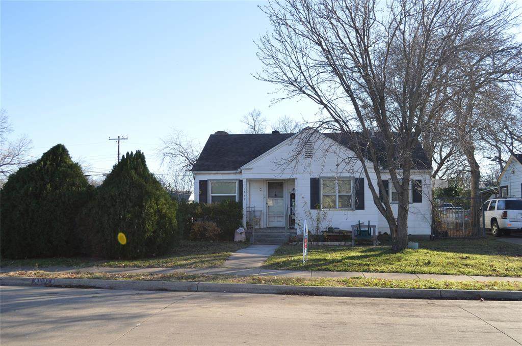 1537 Oak Street - Photo 1