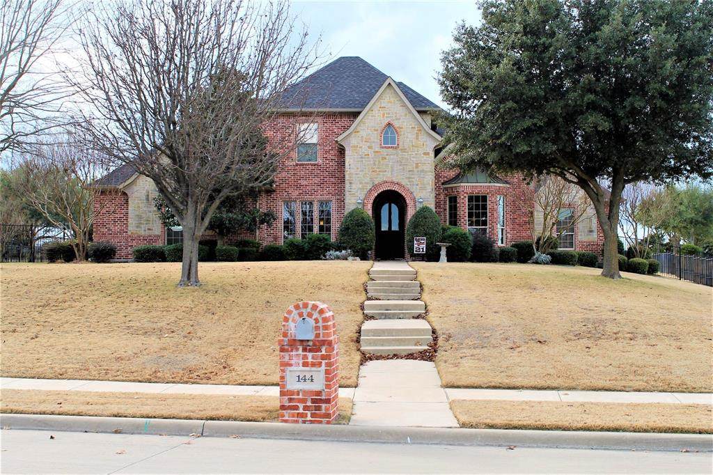 144 Stoneleigh Drive - Photo 1