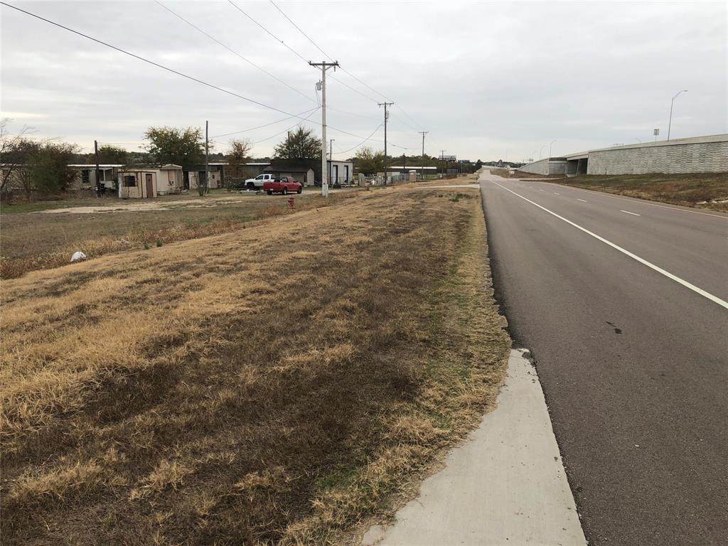 13495 Interstate Hwy 35 - Photo 1