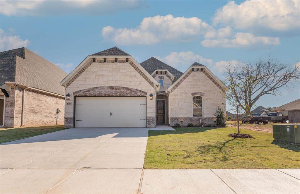 1313 Highland Park Circle - Photo 1