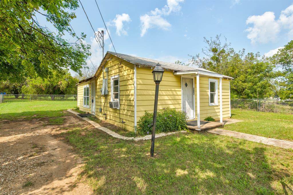 207 Stone Street - Photo 1