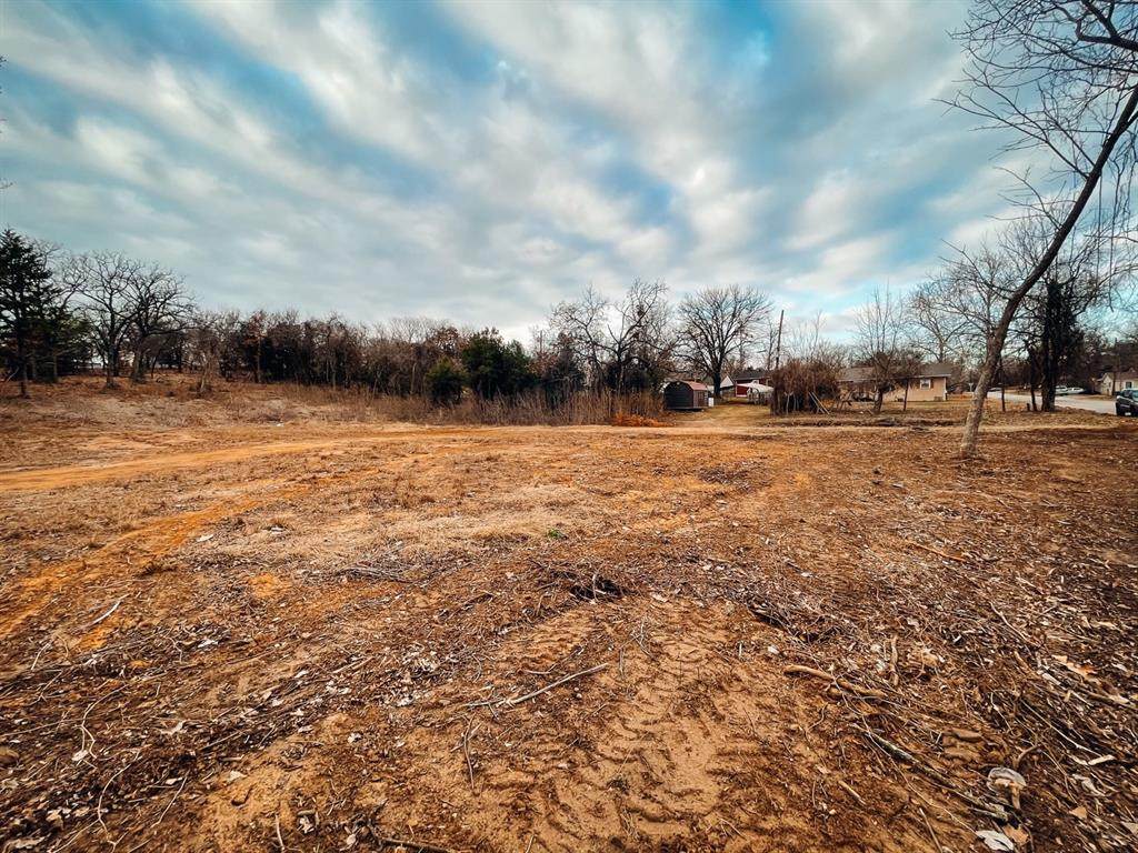 1115 Chandler Avenue - Photo 1
