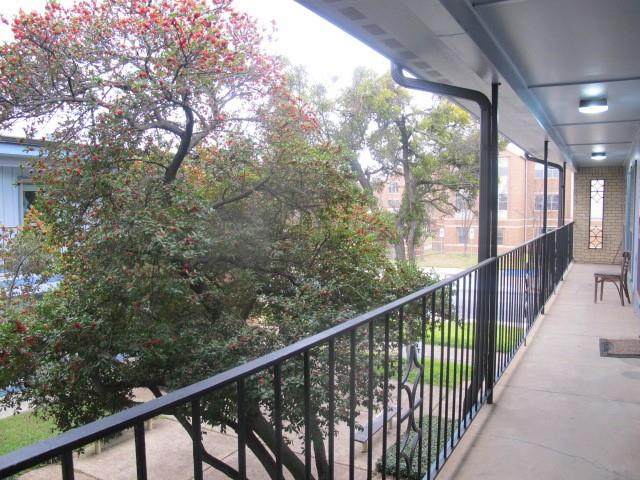 425 Oak Street - Photo 1
