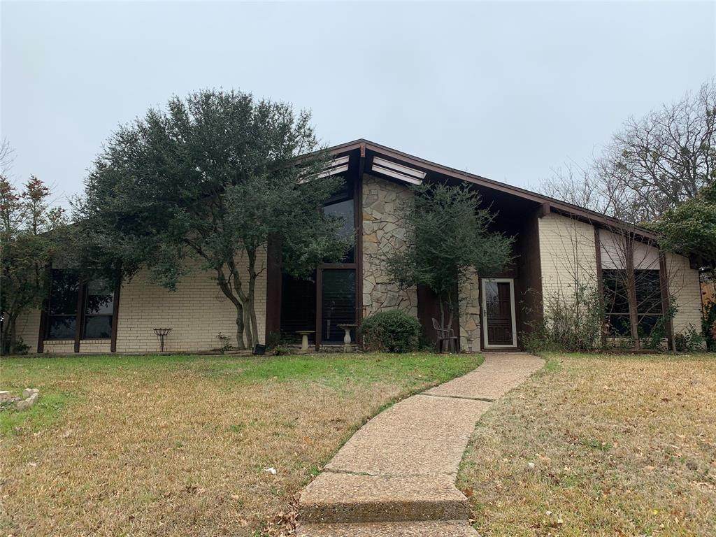 701 Chisholm Court - Photo 1
