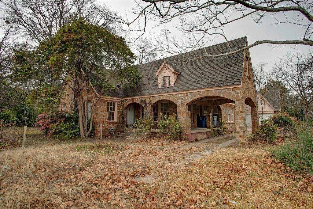 848 Buckner Boulevard - Photo 1