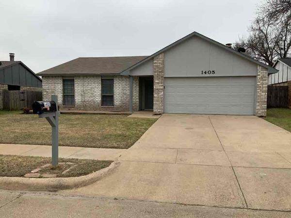 1405 Steinburg Lane - Photo 1
