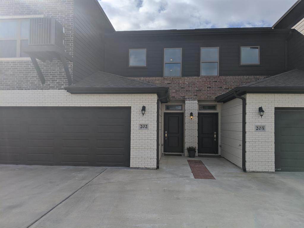 301 31st Street - Photo 1