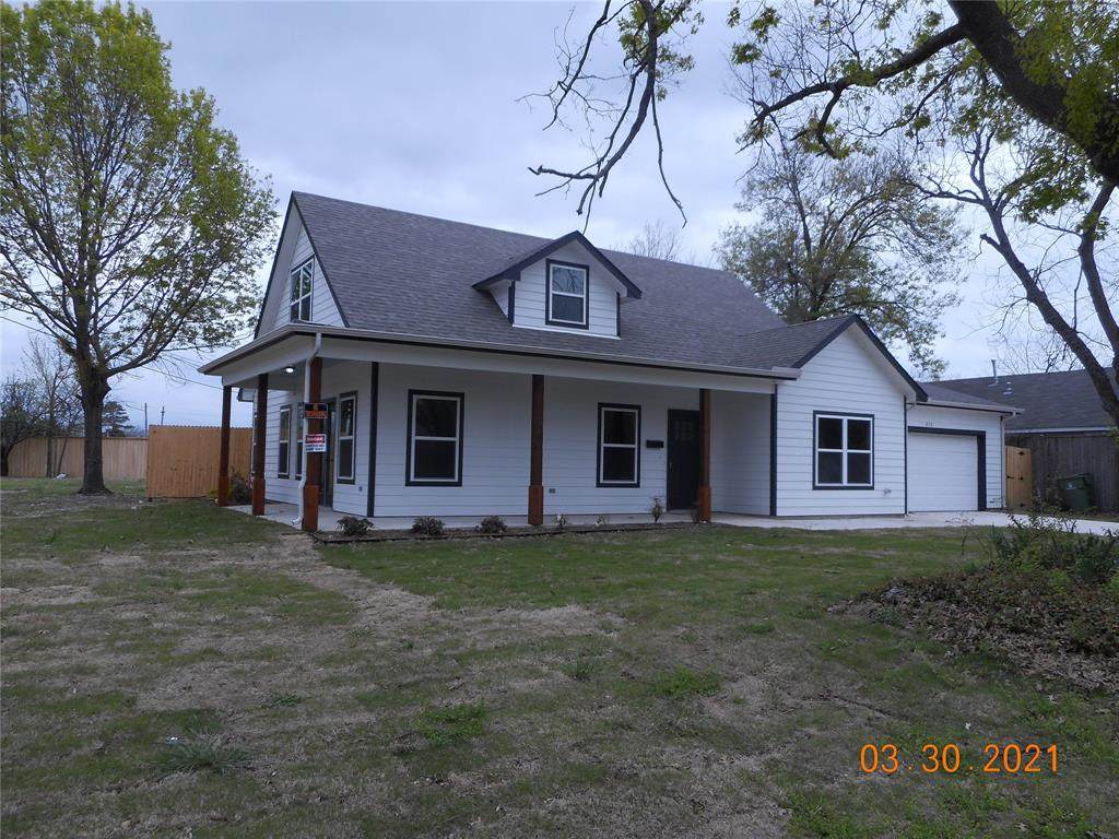 810 Avenue F - Photo 1