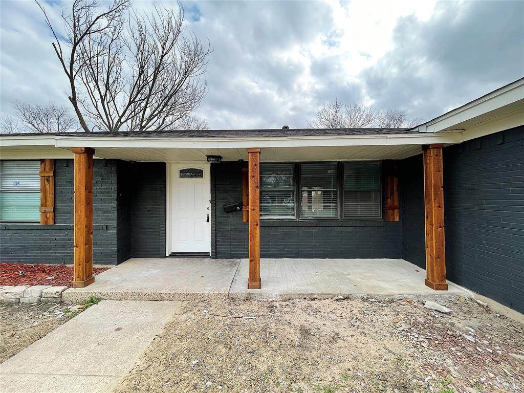 742 Ivywood Drive - Photo 1